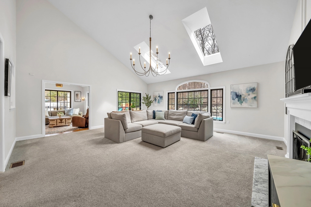 4 Gale Meadow Way