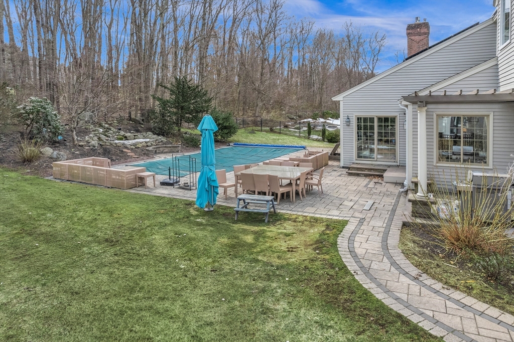 4 Gale Meadow Way