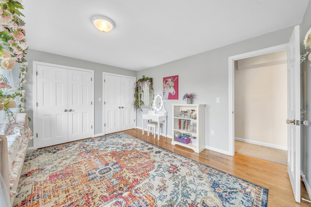 4 Gale Meadow Way