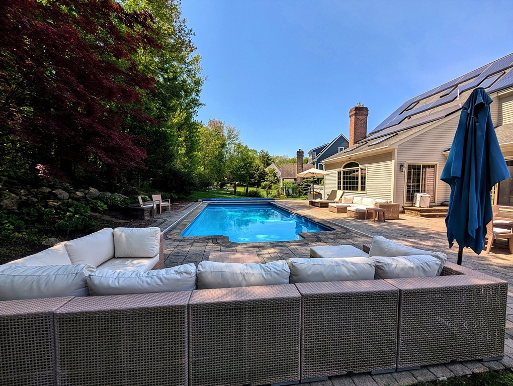 4 Gale Meadow Way