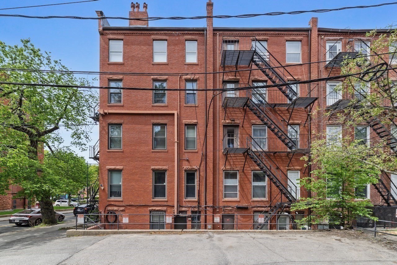 1051 Beacon St # 306