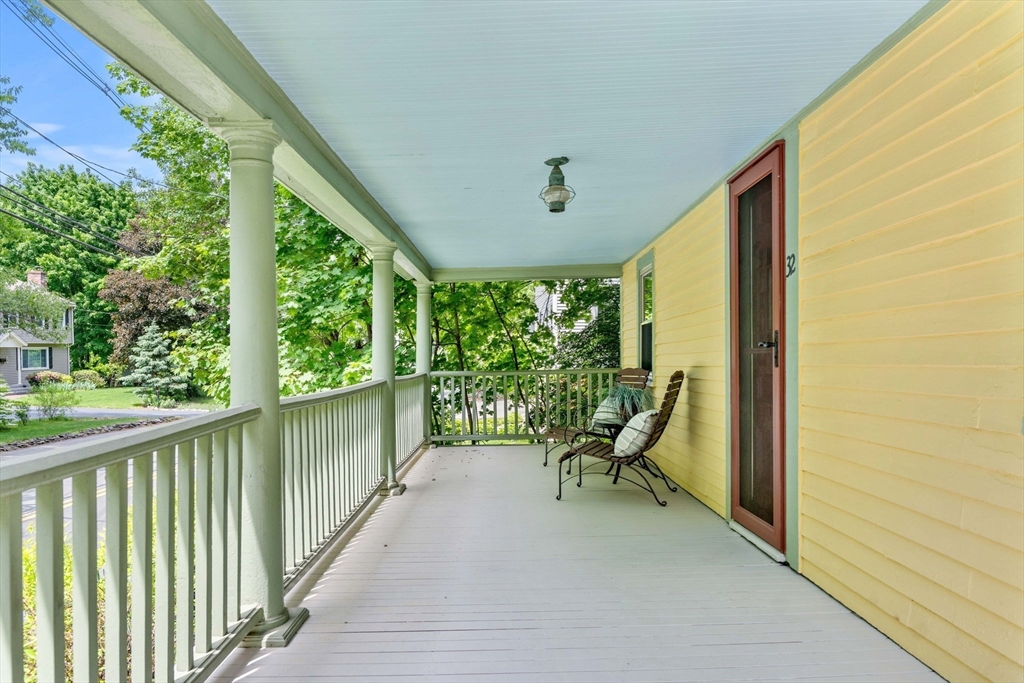32 River St
