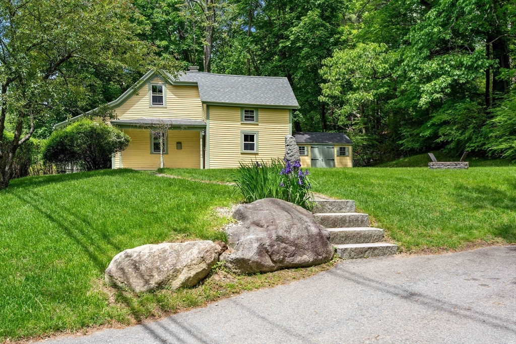 32 River St
