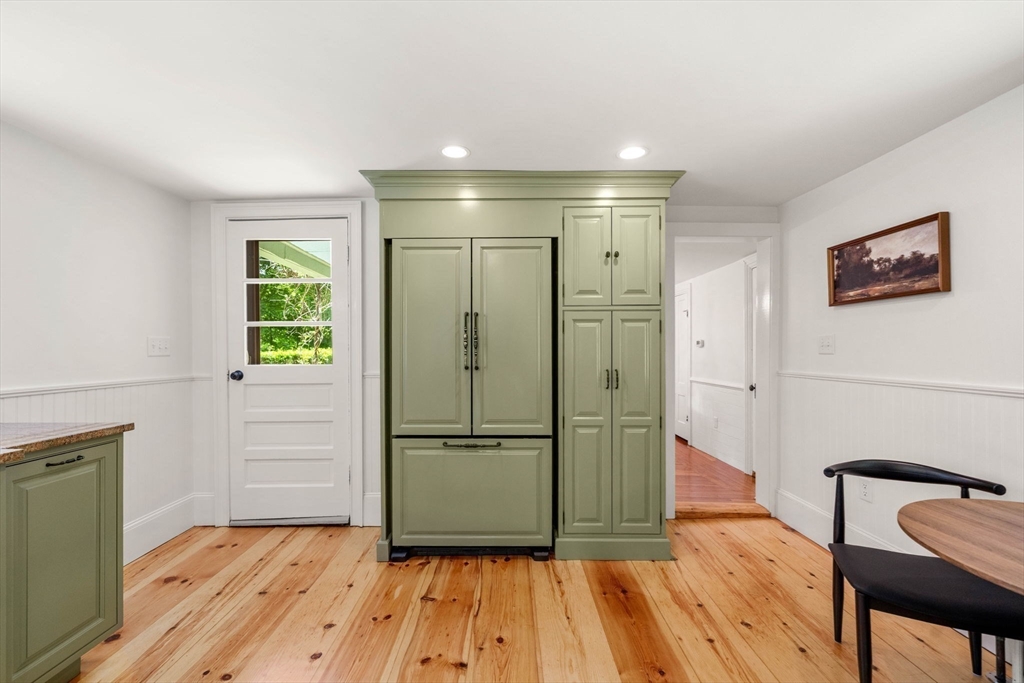 32 River St