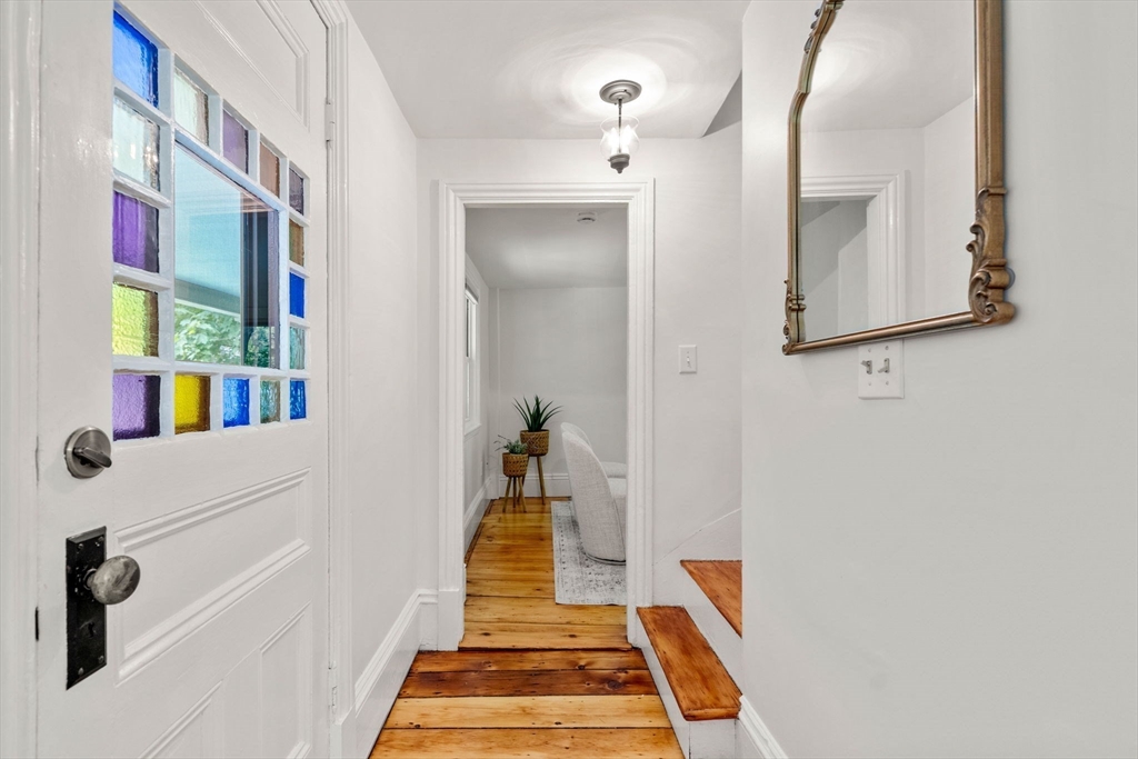 32 River St