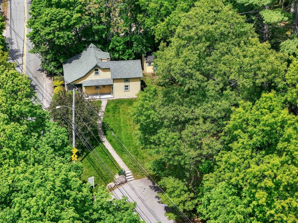 32 River St