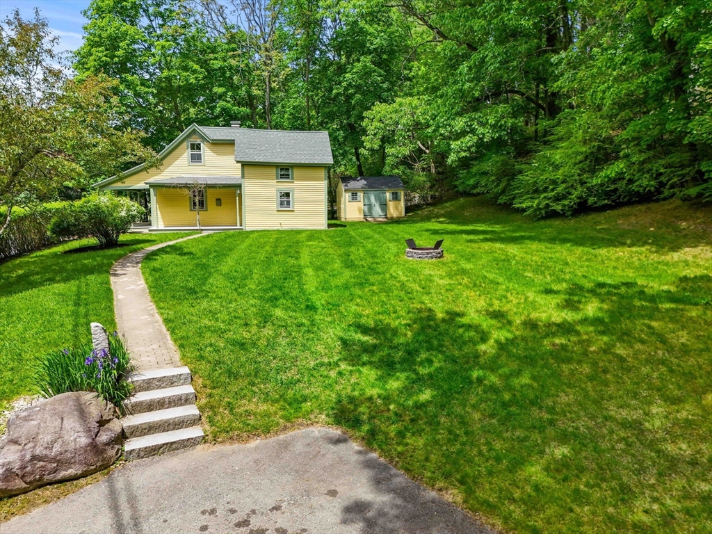 32 River St
