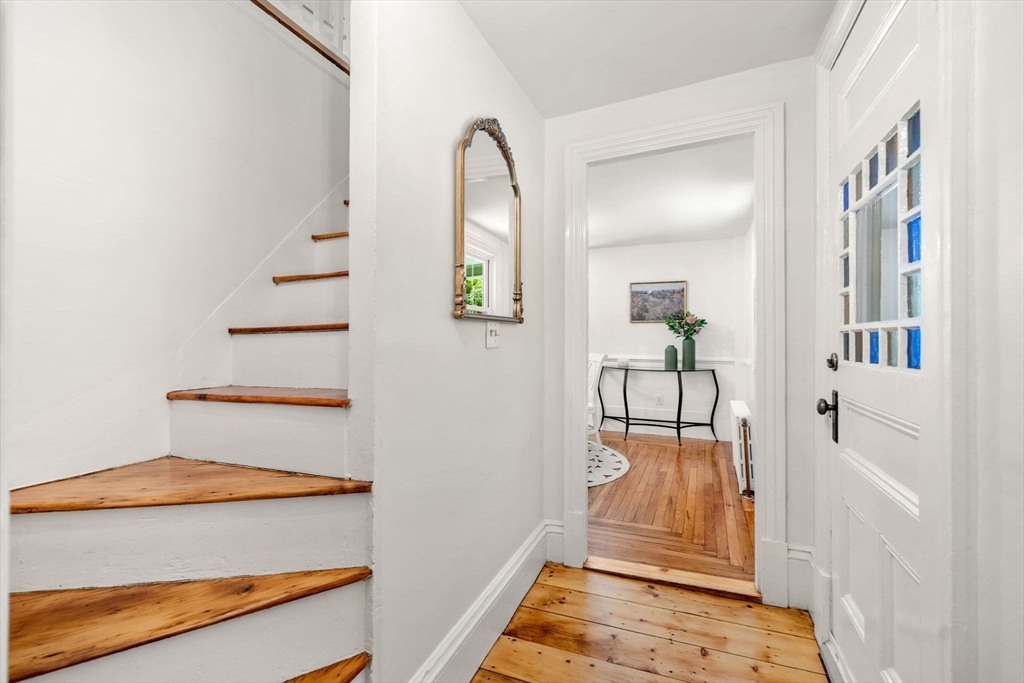 32 River St