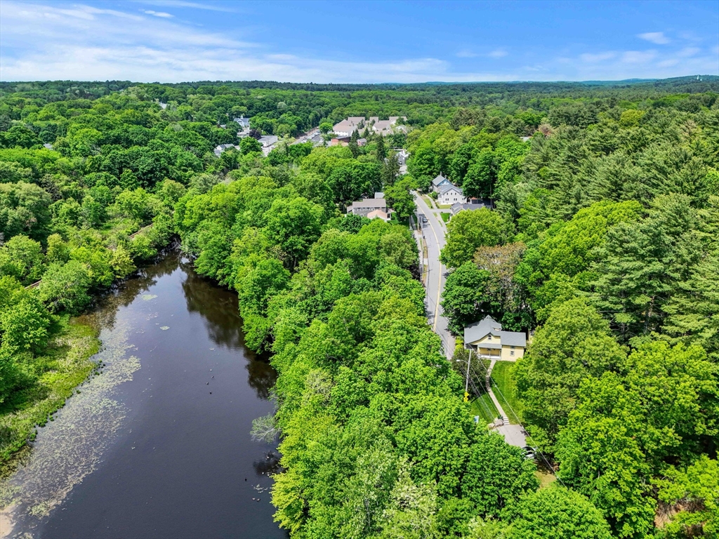 32 River St