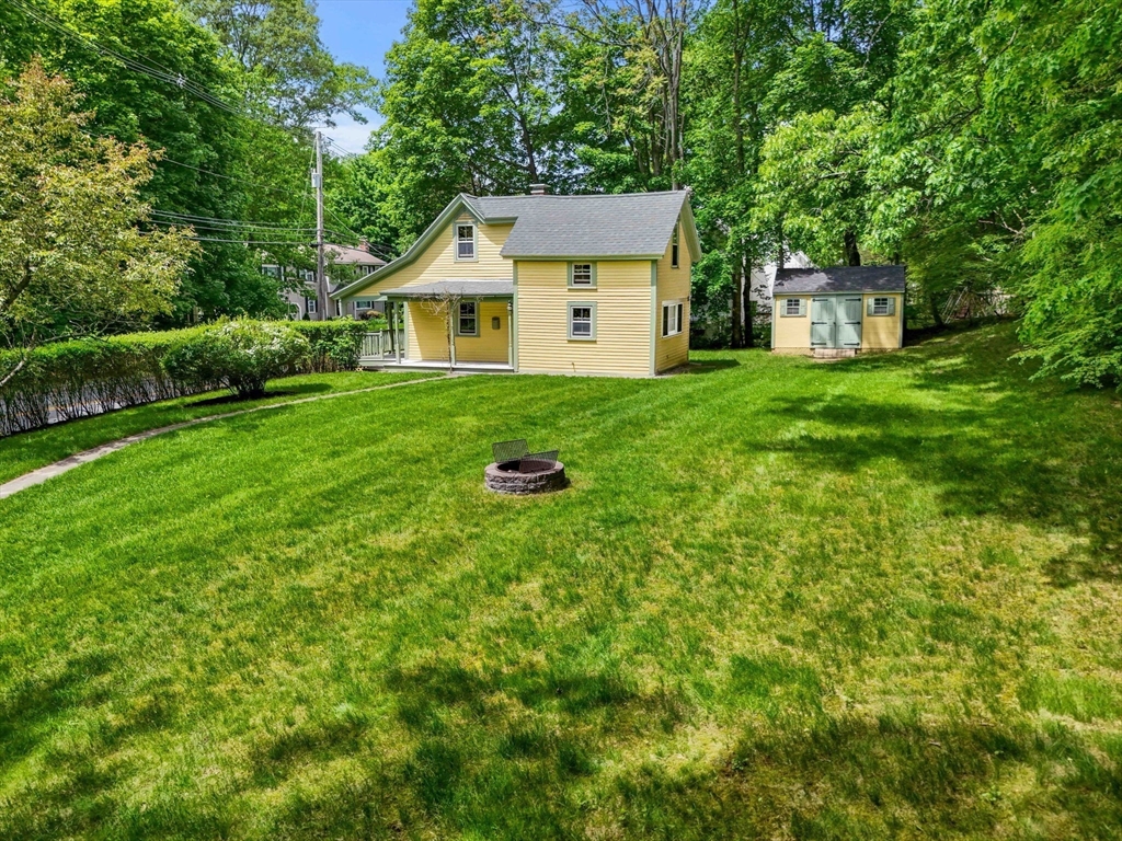 32 River St
