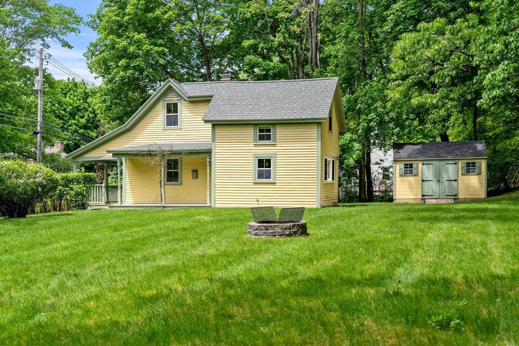 32 River St