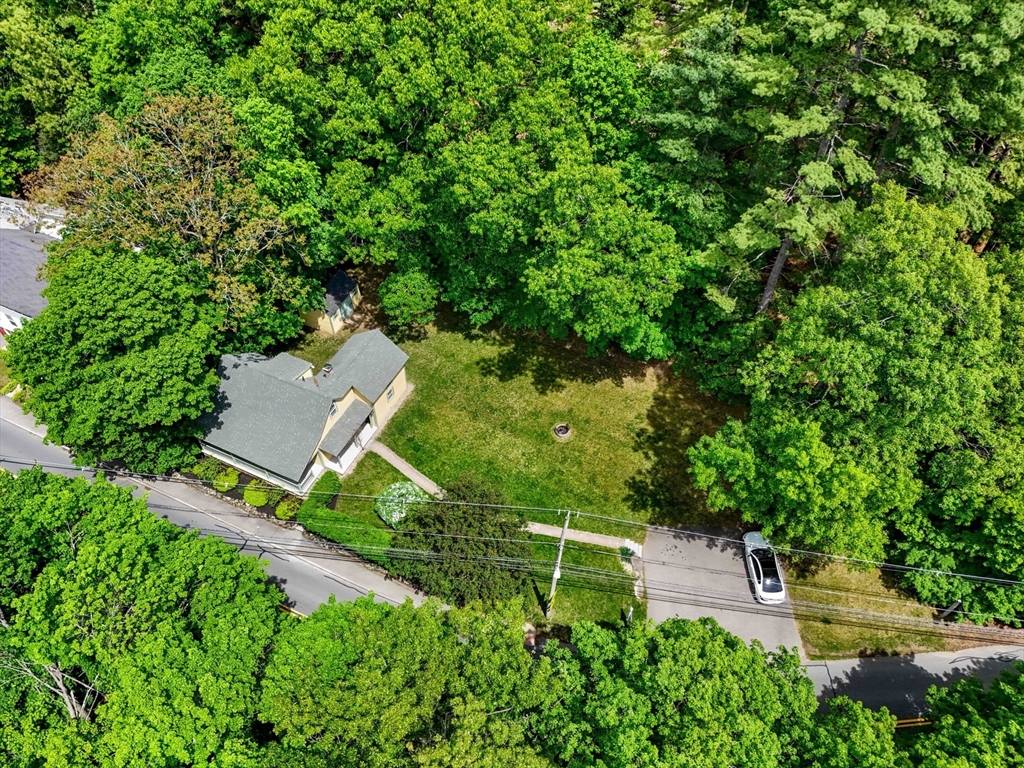 32 River St