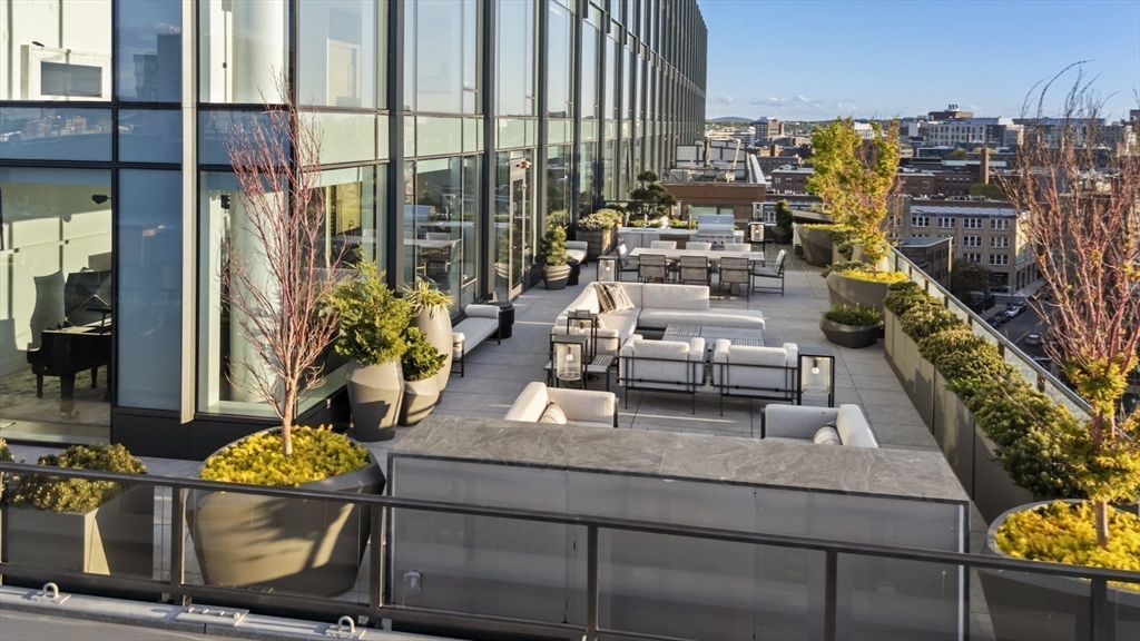 380 Harrison Ave # 12J