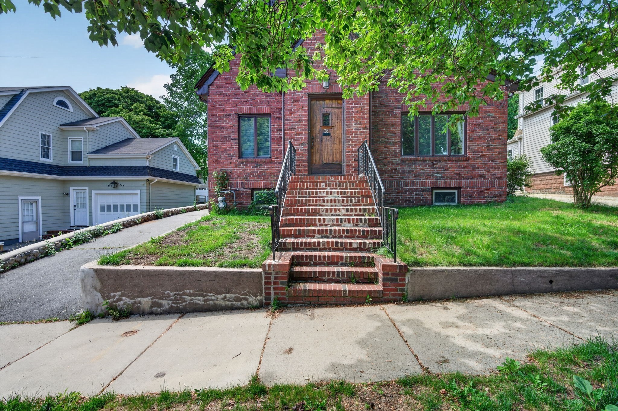 28 Thurlow Ave