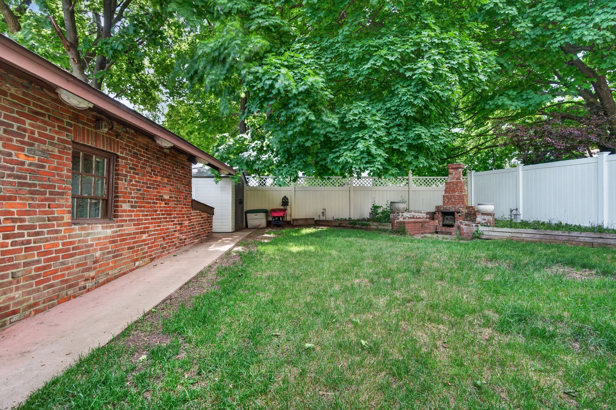 28 Thurlow Ave