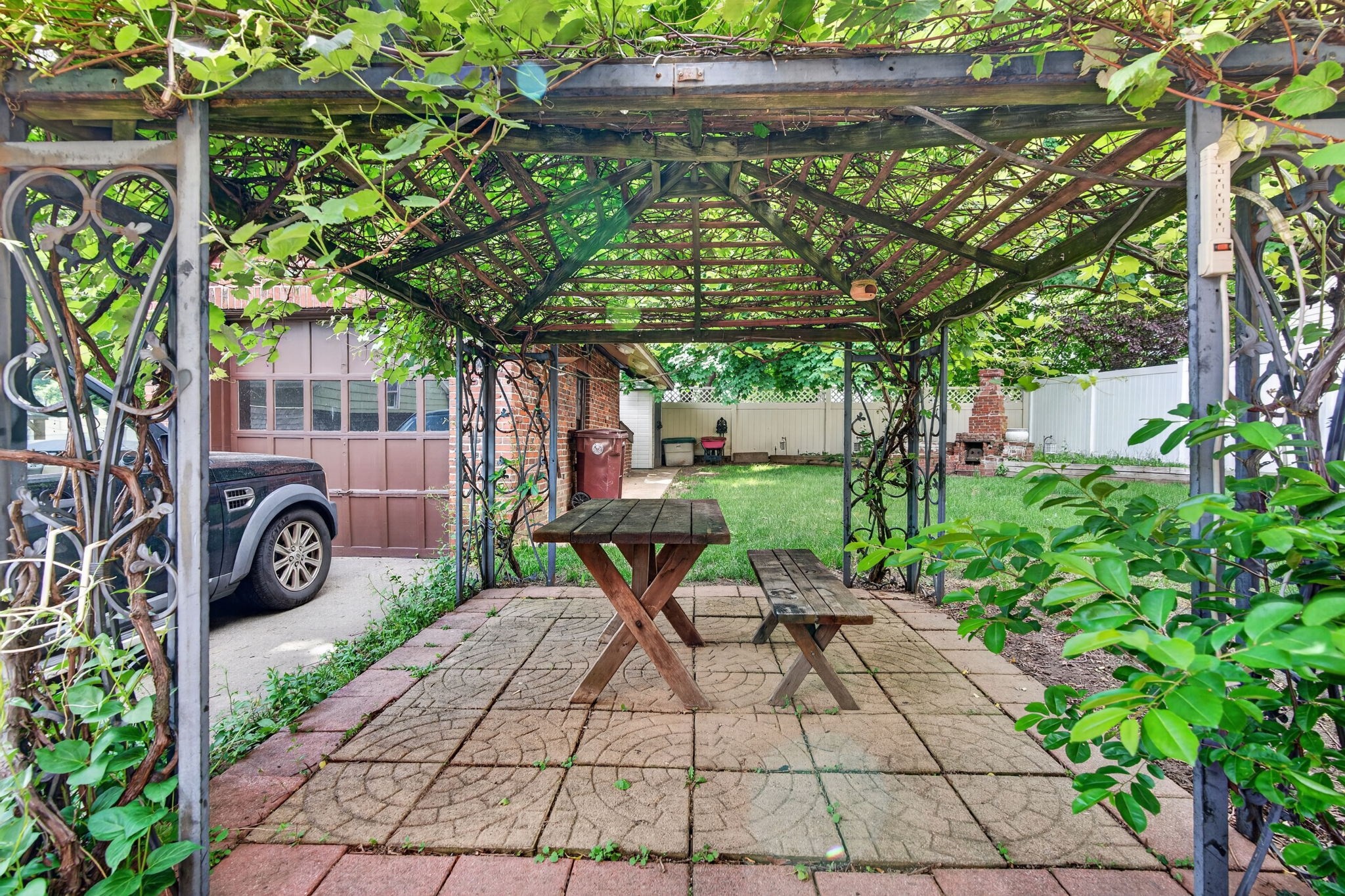 28 Thurlow Ave