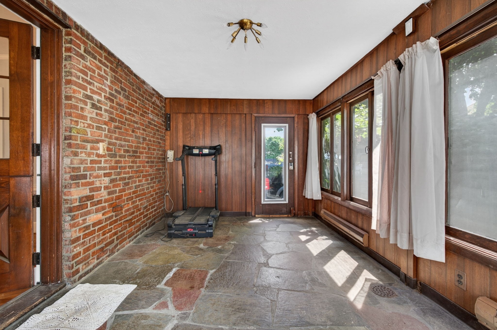 28 Thurlow Ave