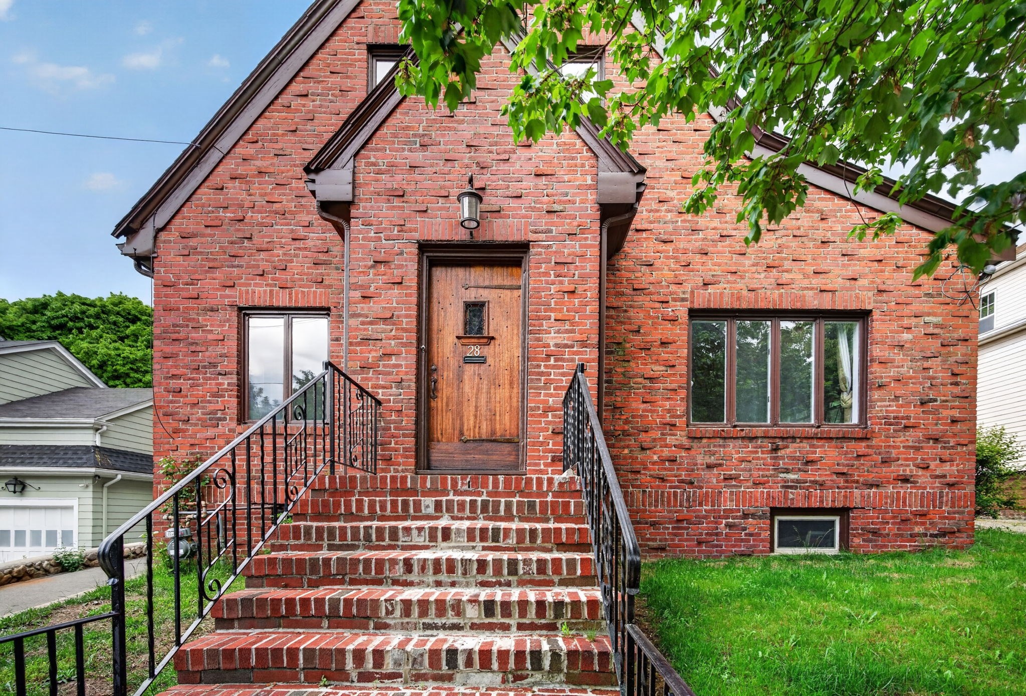 28 Thurlow Ave