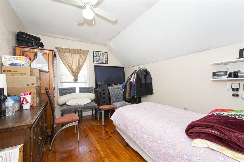 2 Kosta St