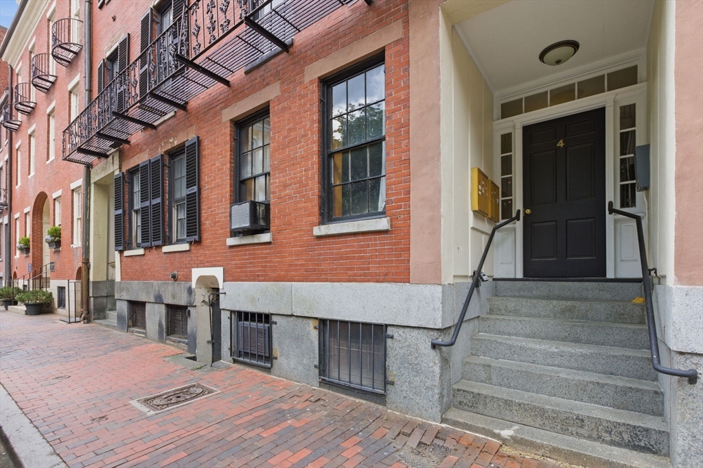 4 Derne St # 2