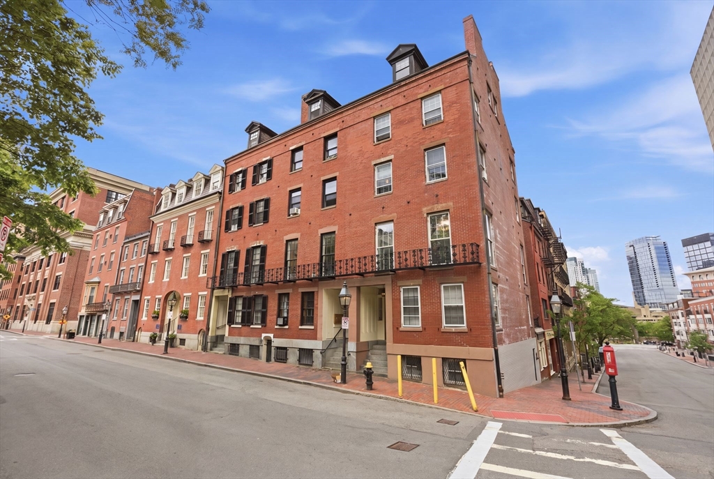 4 Derne St # 2
