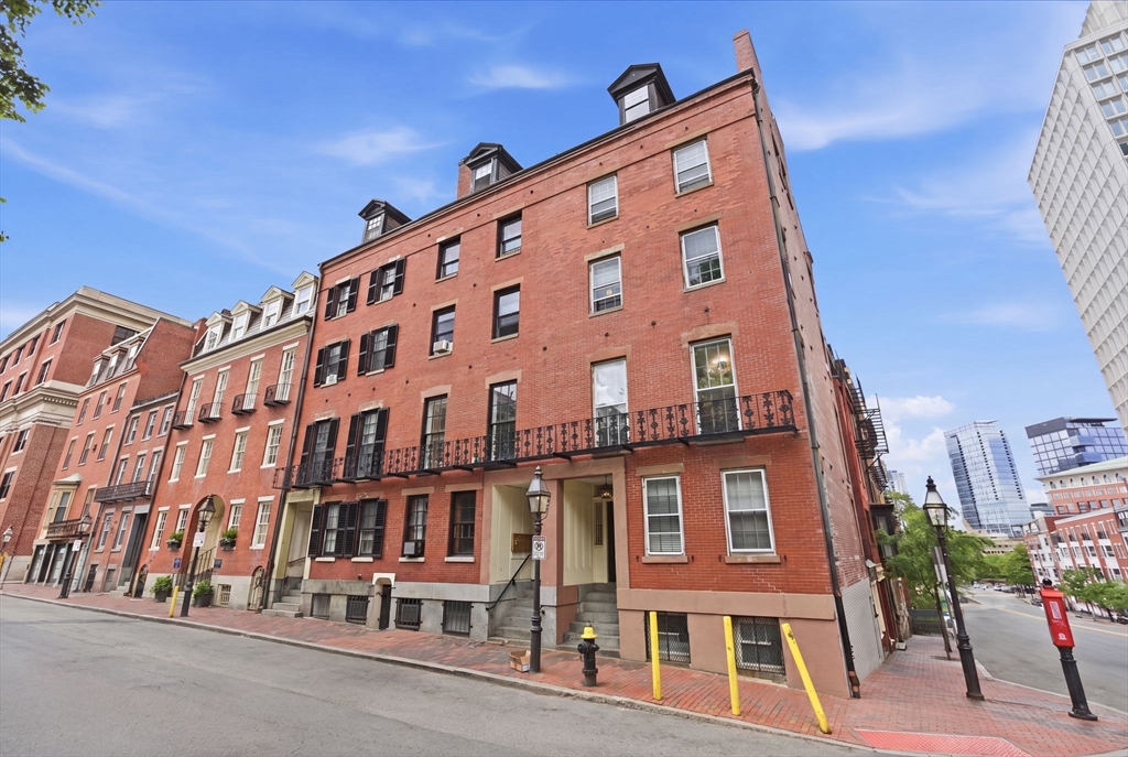 4 Derne St # 2