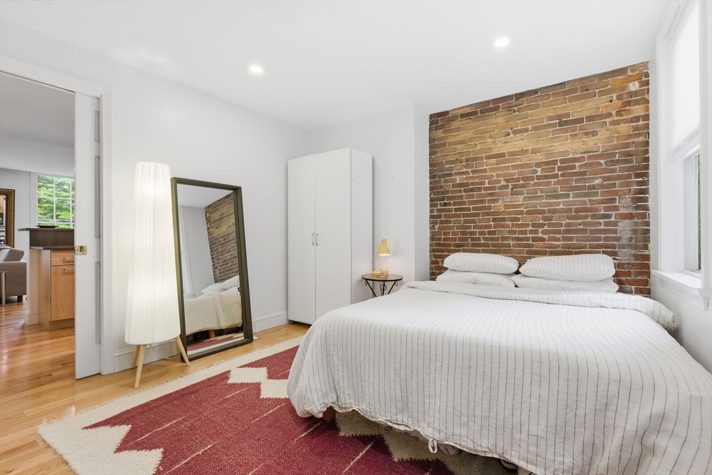 4 Derne St # 2