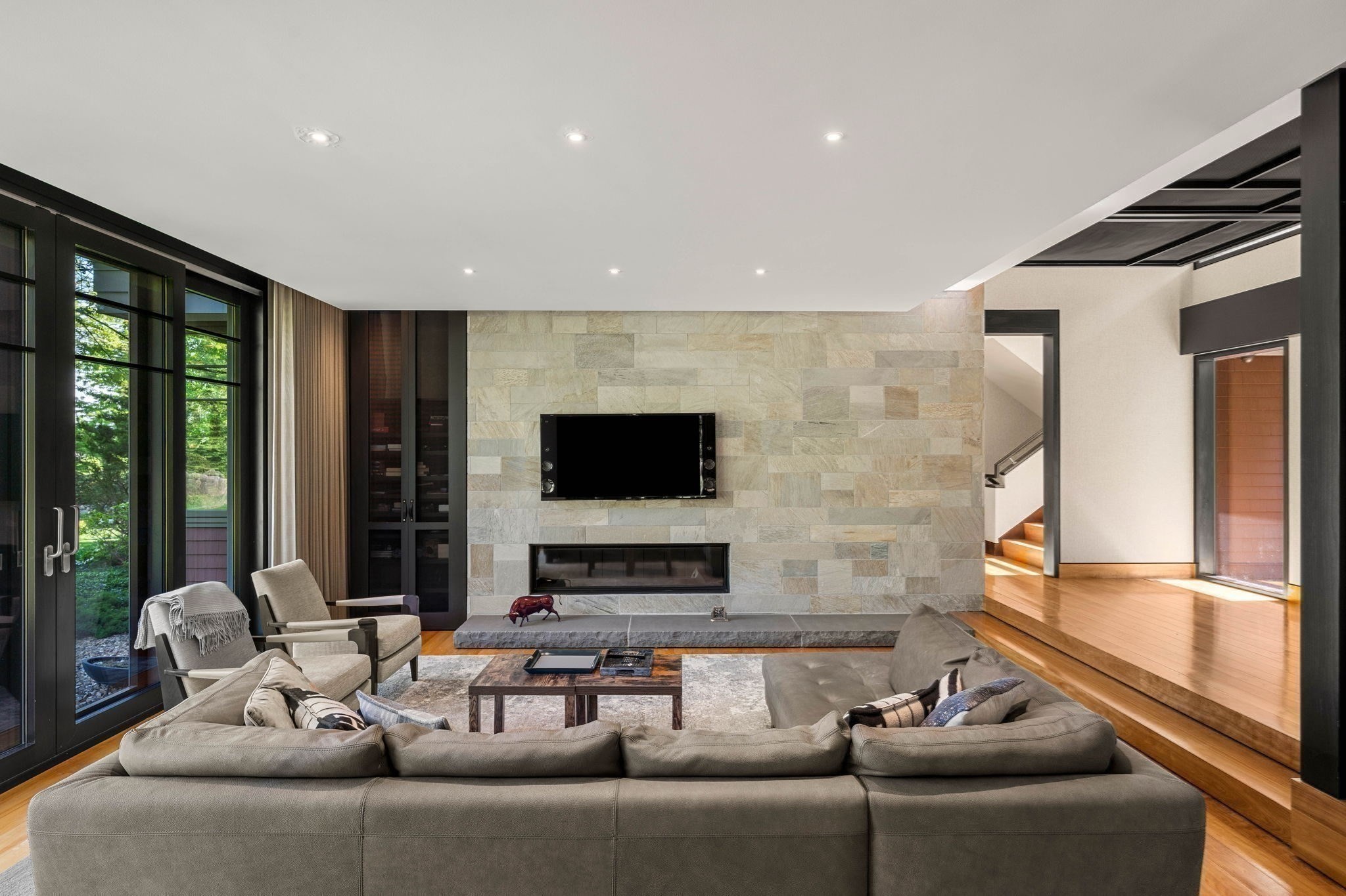 5 Redwood Cir