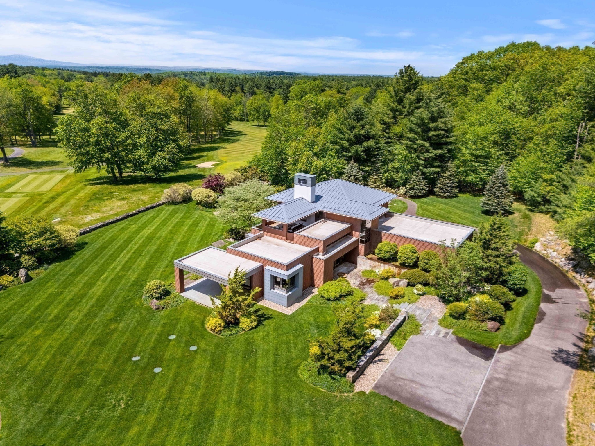 5 Redwood Cir