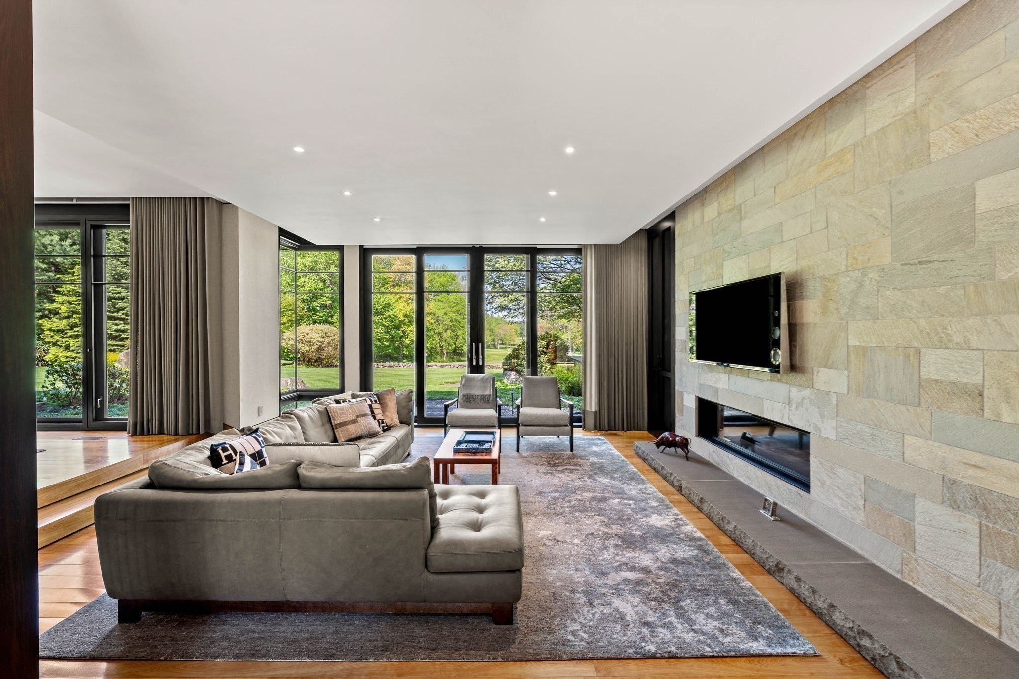 5 Redwood Cir