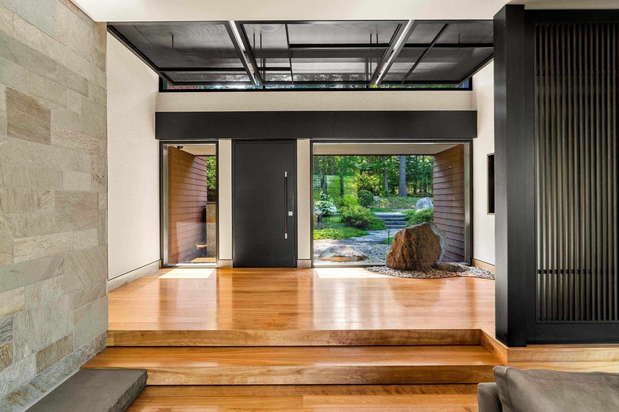 5 Redwood Cir