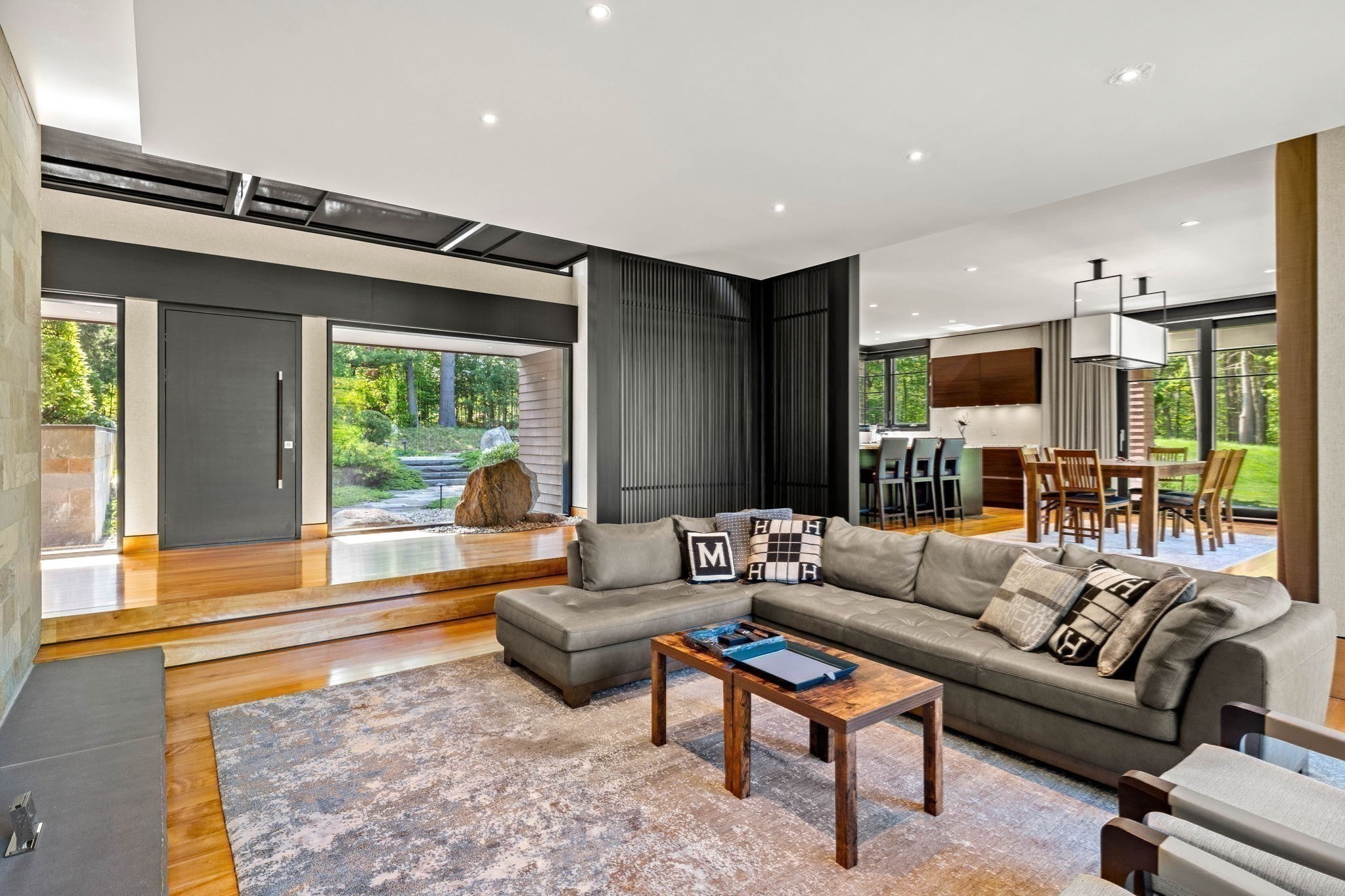 5 Redwood Cir