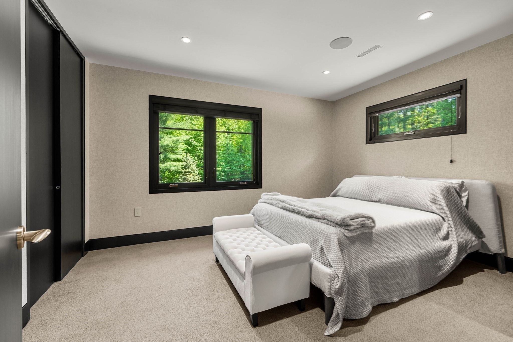 5 Redwood Cir