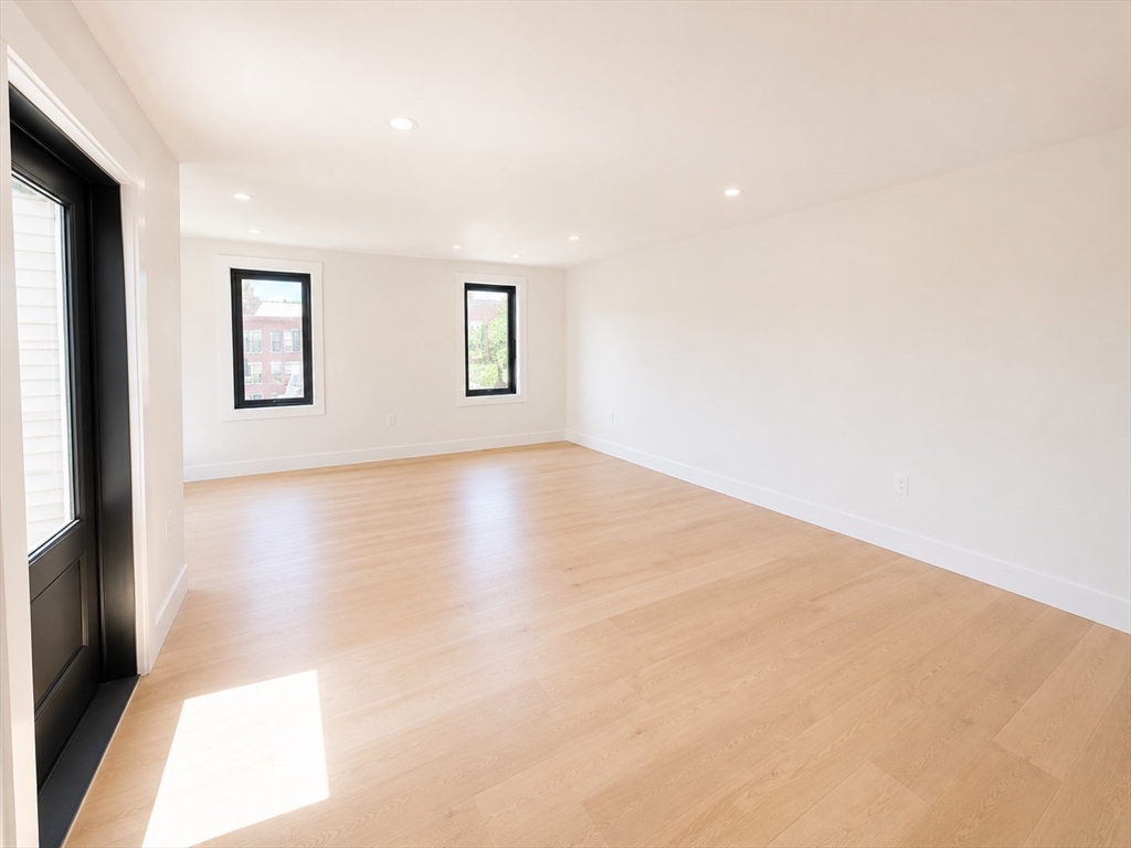 207 Tudor Street # 304