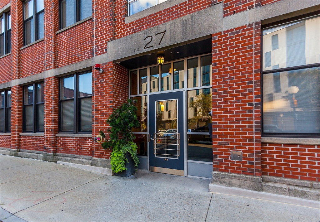 27 Wareham # 4 Unit: PH 4