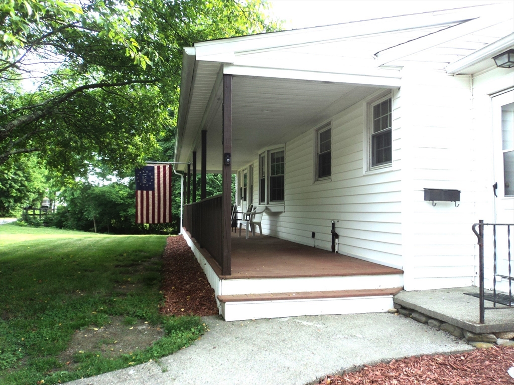 585 Charlton St