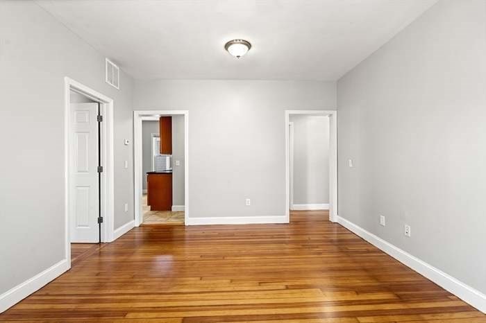 51 King St # 3