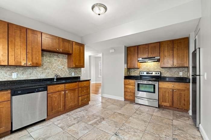 51 King St # 3