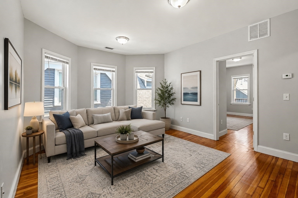 51 King St # 3
