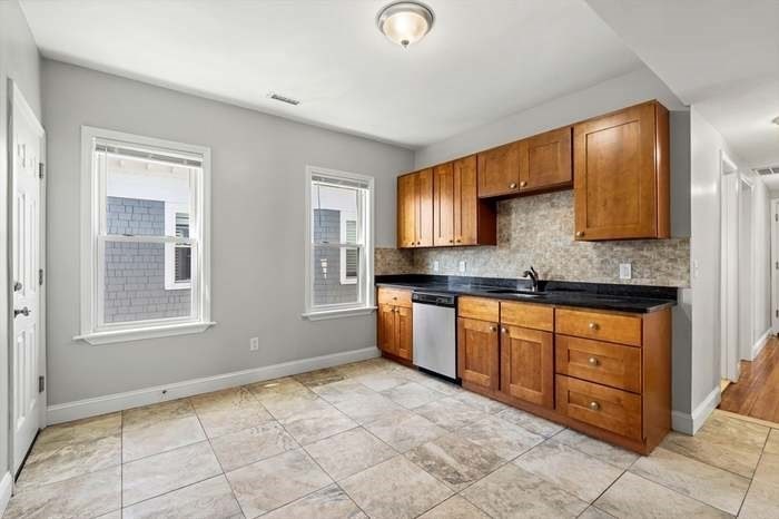 51 King St # 3
