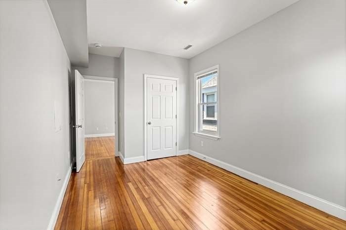 51 King St # 3