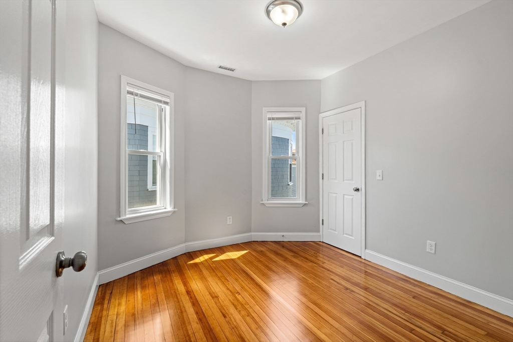 51 King St # 3
