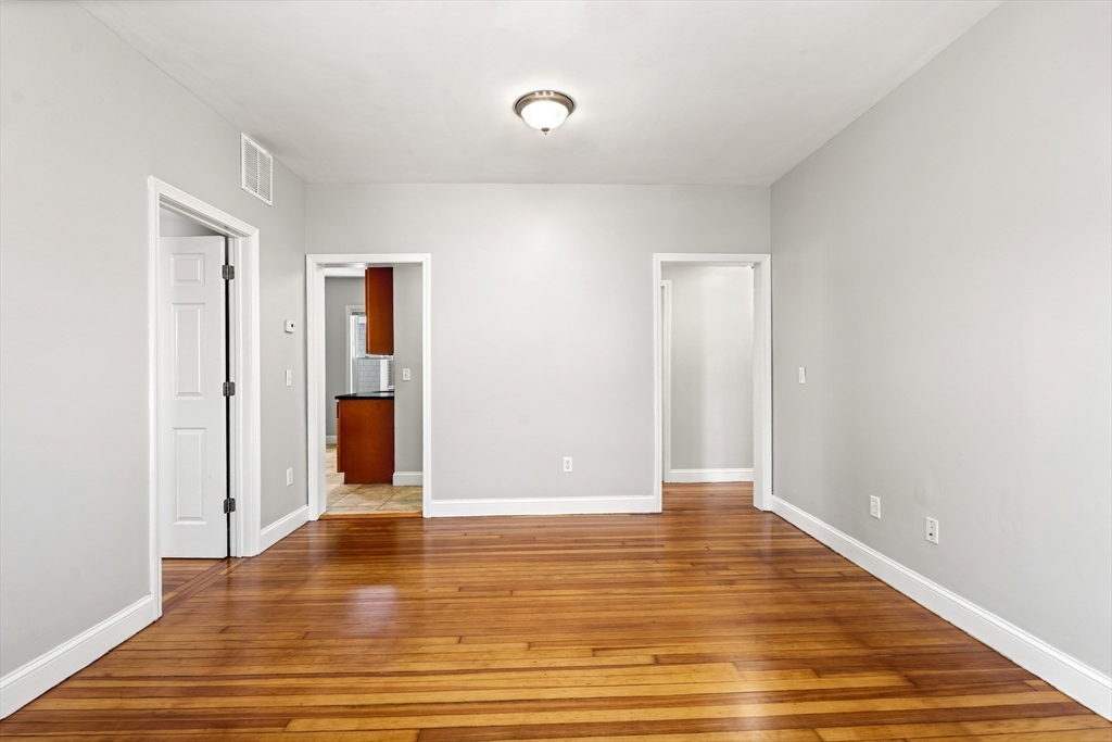 51 King St # 3
