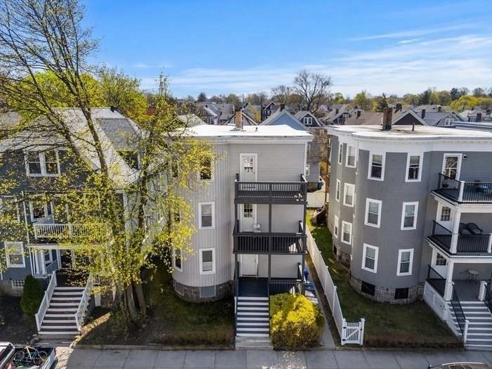 51 King St # 3