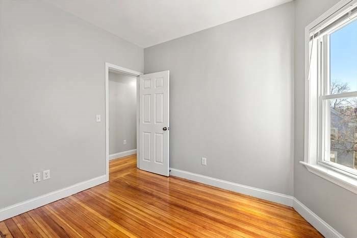51 King St # 3