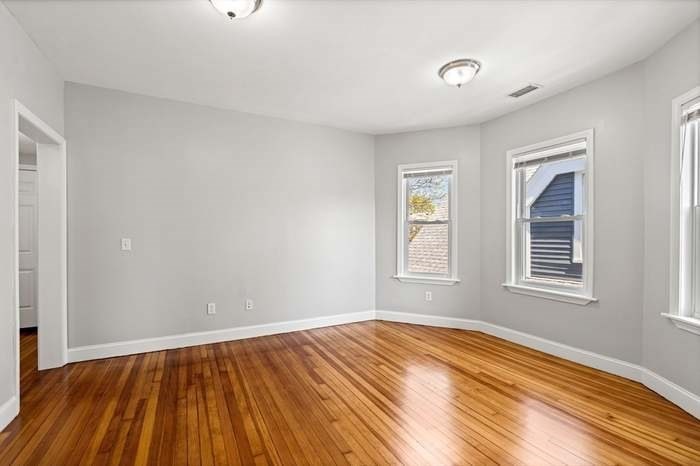 51 King St # 3