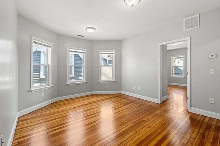 51 King St # 3