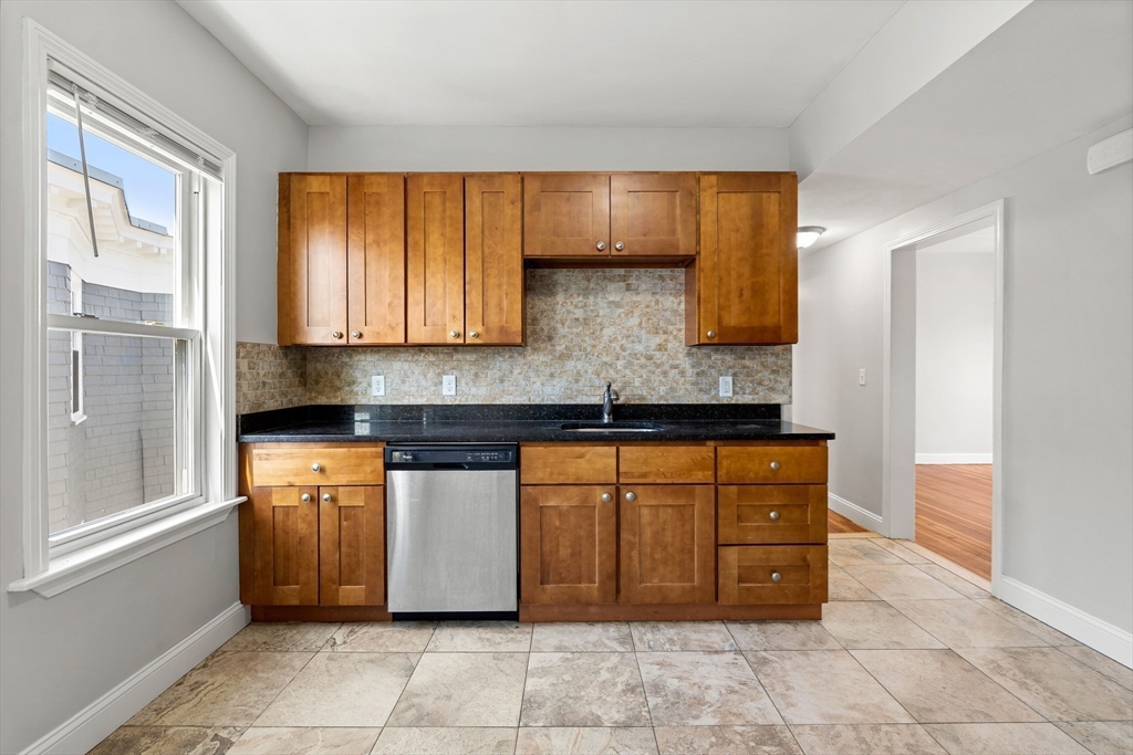 51 King St # 3