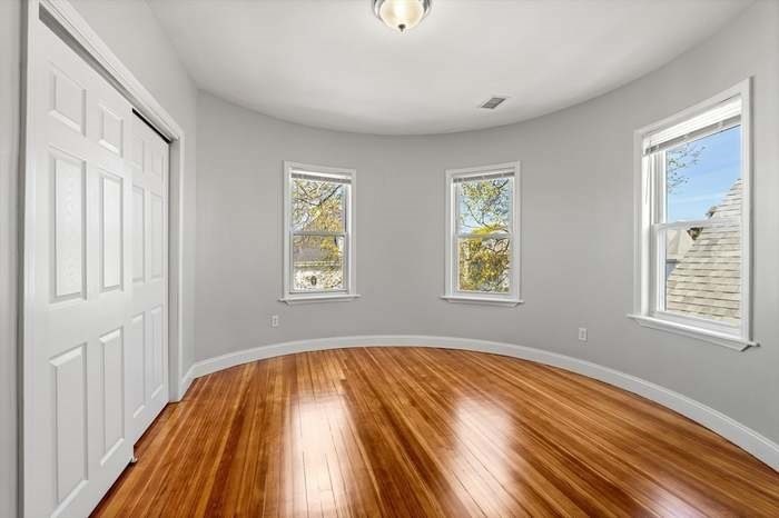 51 King St # 3