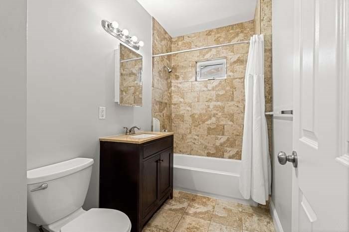 51 King St # 3